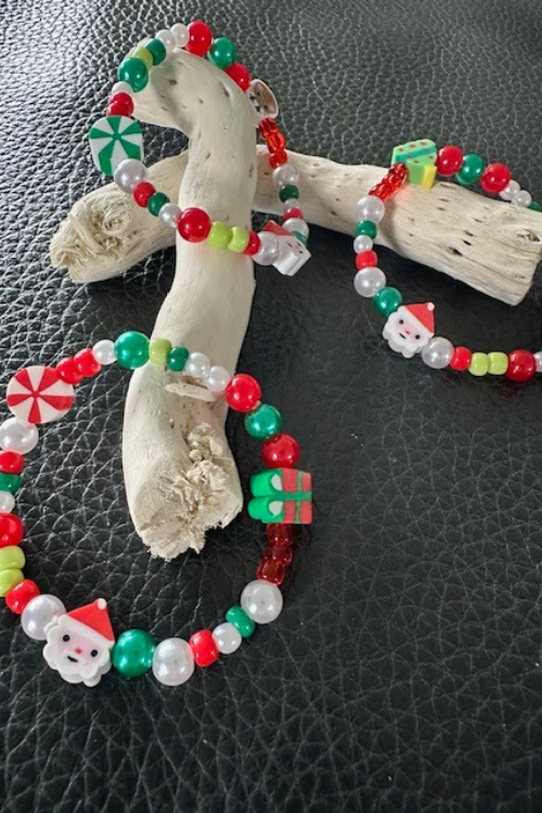 bracelets noel enfants adultes perles heishis rouge verte blanches 