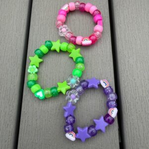 bracelets enfant Rainbow colorés avec perles pony etoiles et arc en ciel