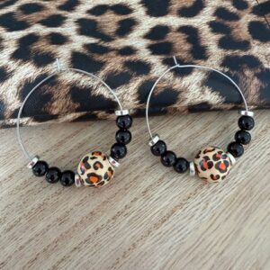 Boucles d'oreille Safari perles noires, leopard et perles argentées acier inoxydable