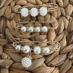 Broche - perles blanches nacrées et dorée