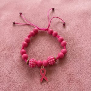 L'audacieuse - Bracelet grosses perles fuschia texturées et breloque ruban